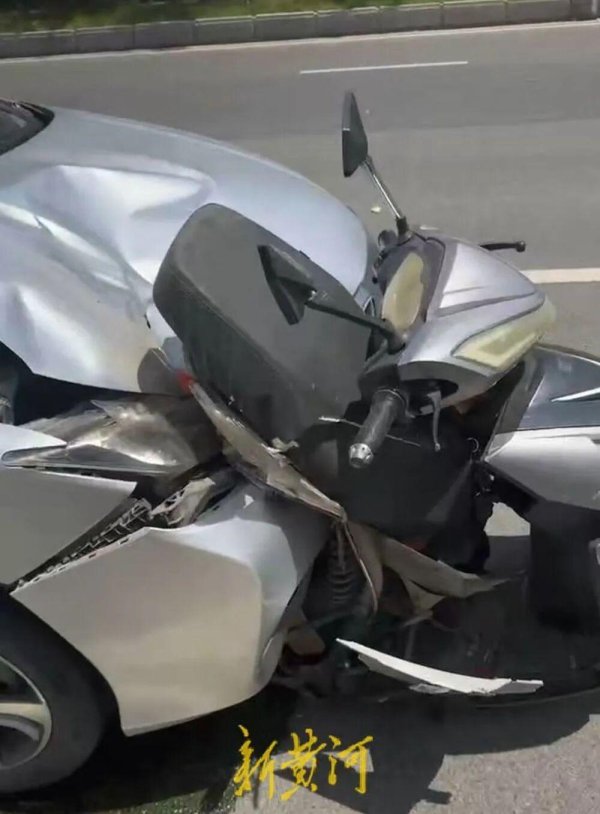 鑫创国际 高三男生遭邻居驾车故意冲撞身亡案明日开庭，家属希望严惩肇事者